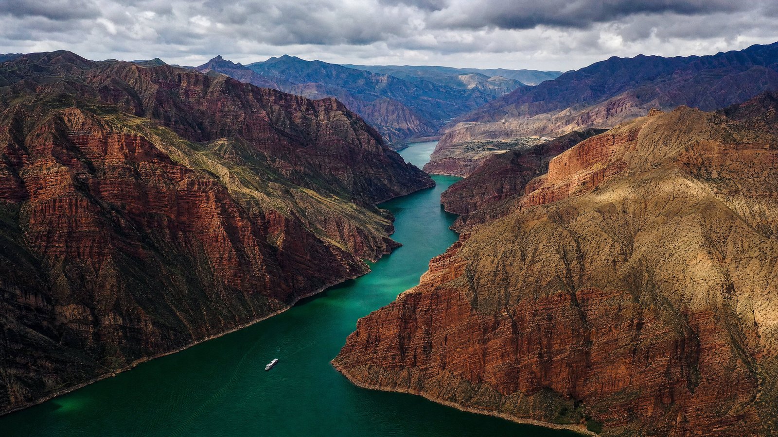 Linxia: Yellow River Gorge — Where Civilizations Meet